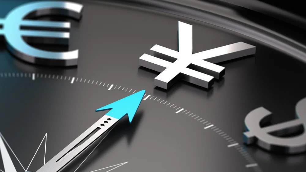 円マークを指す時計の針